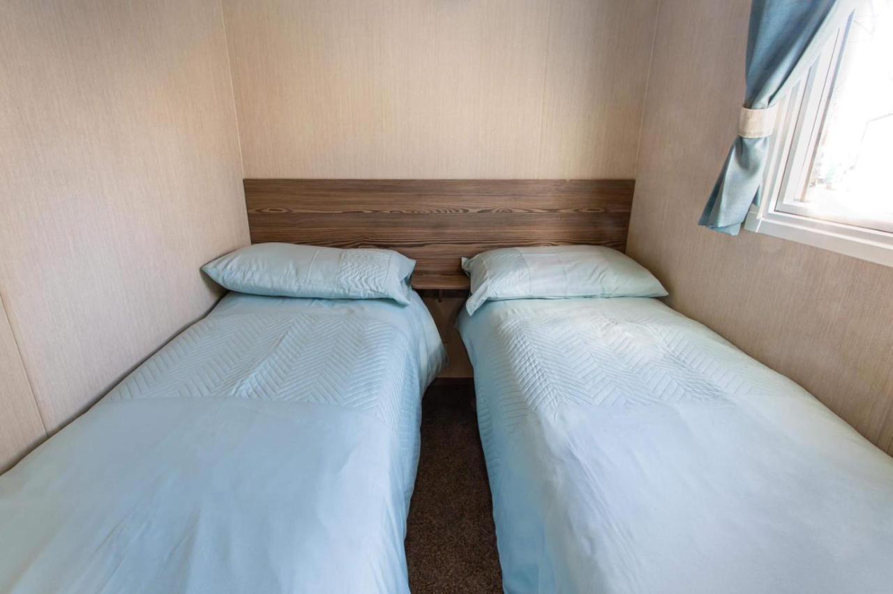 Caravan In Haven Marton Mere Holiday Park Blackpool Extérieur photo