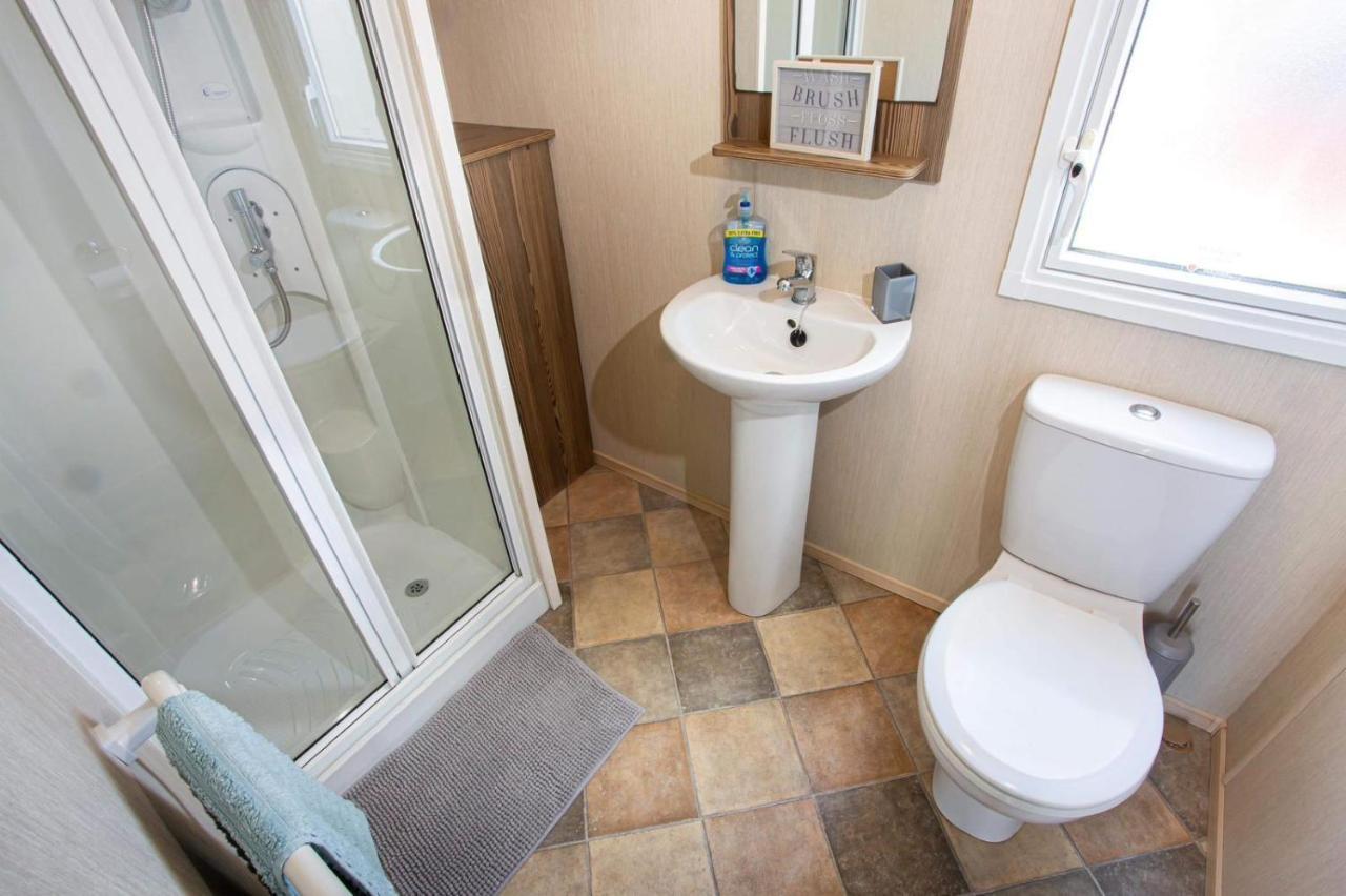 Caravan In Haven Marton Mere Holiday Park Blackpool Extérieur photo