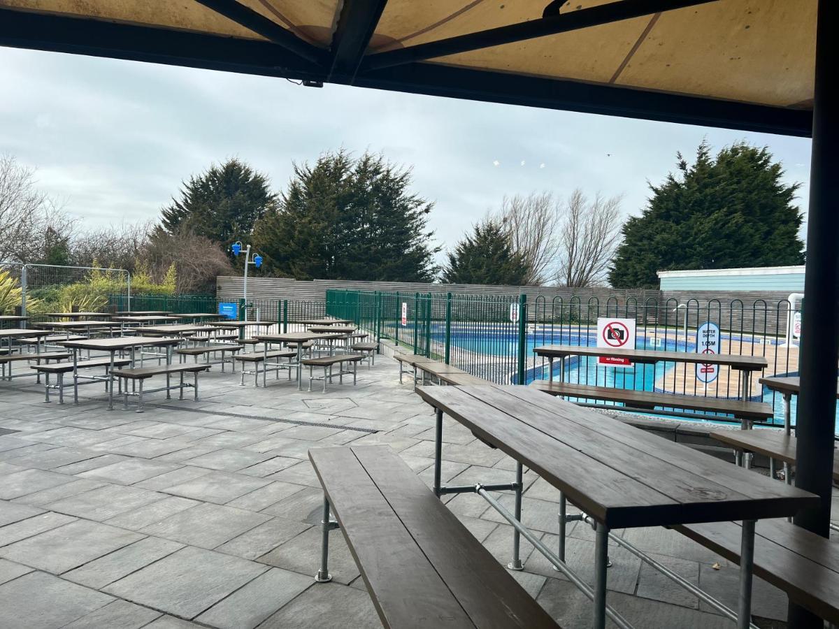 Caravan In Haven Marton Mere Holiday Park Blackpool Extérieur photo